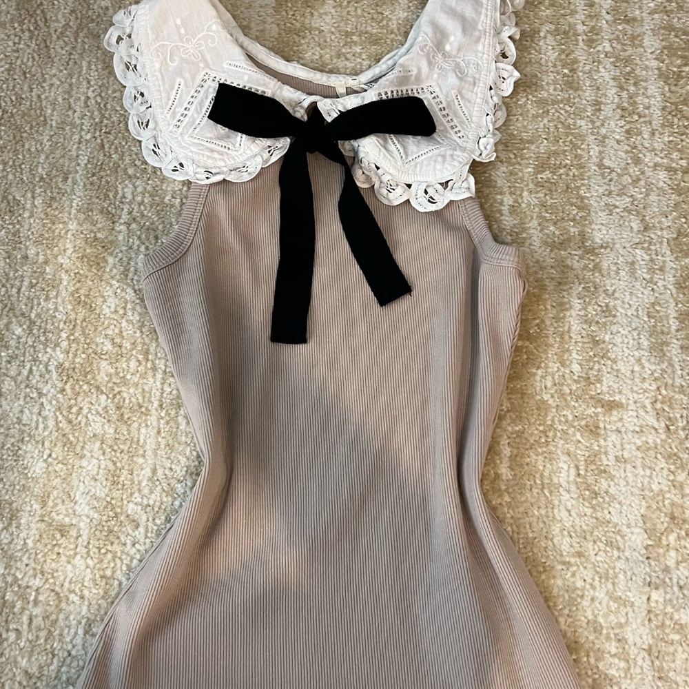 Sleeveless Dress with Lace Collar and Bow